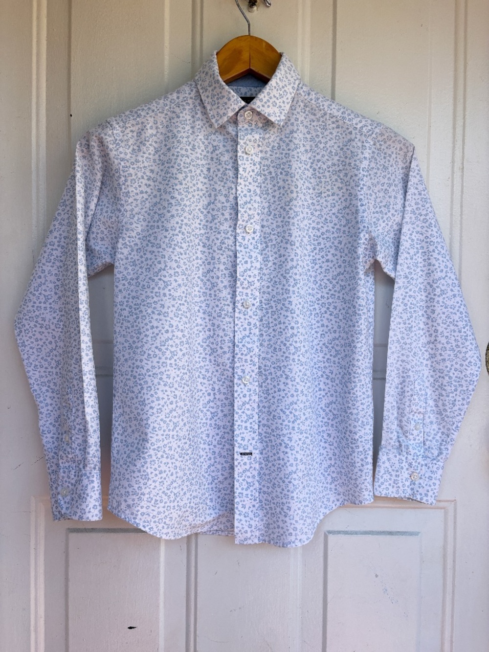 Tommy Hilfiger Boys Size 12 White Blue Floral Button Down Shirt Long Sleeve